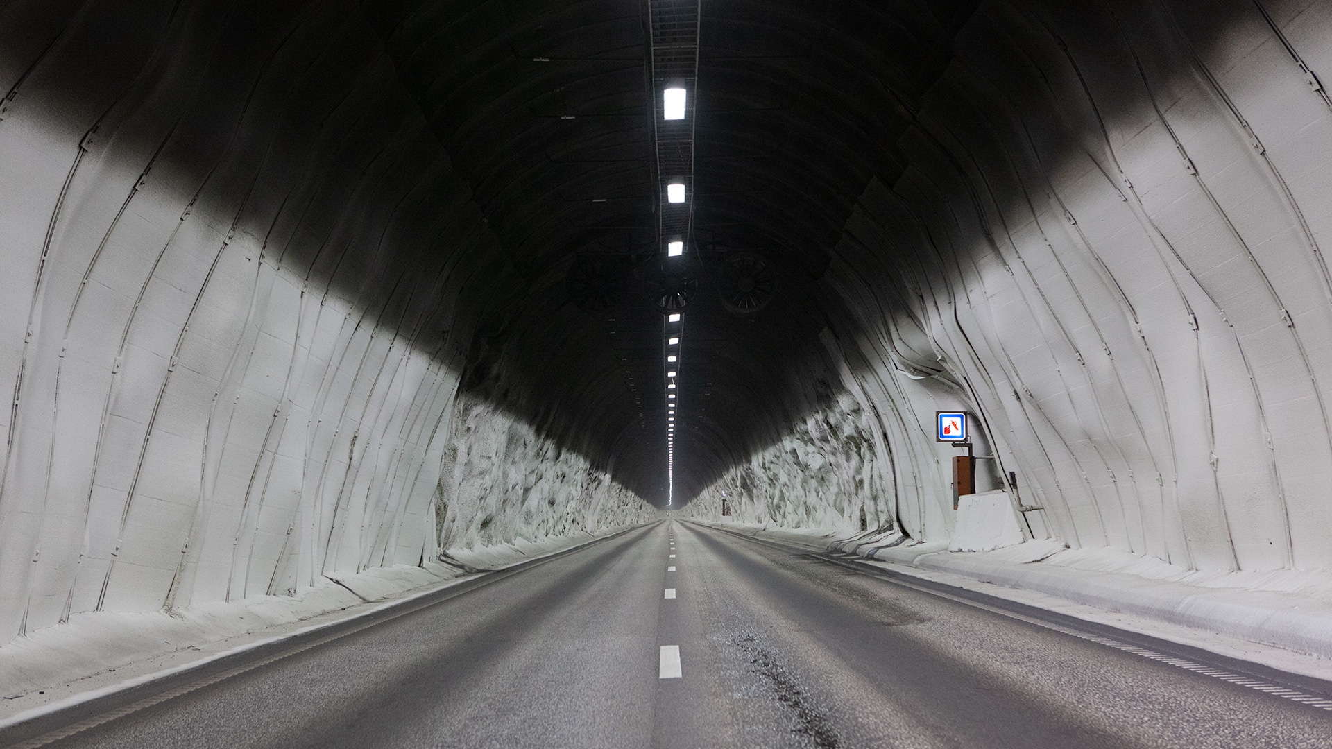 Less anxiety by using white coating in tunnels