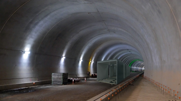 Innovative construction materials in tunnels